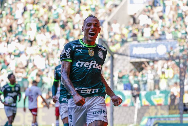 Palmeiras vence o Fluminense e tem uma mão no troféu de campeão