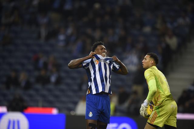 VÍDEO: Samu ainda andou uns minutos a esconder a camisola rasgada