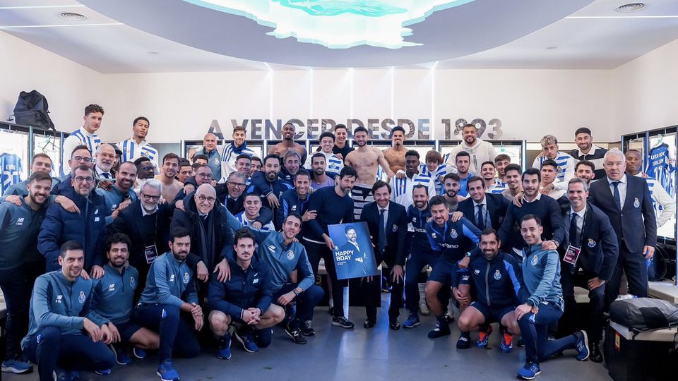 FC Porto: todos reunidos para os parabéns a Vítor Bruno