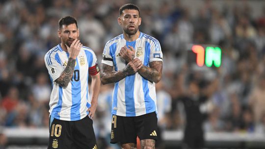 Mascherano compara treinar Messi a… Otamendi