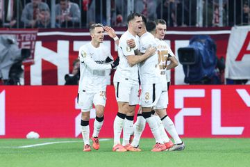 Taça da Alemanha: Leverkusen afasta Bayern com a ajuda de Grimaldo e... Neuer