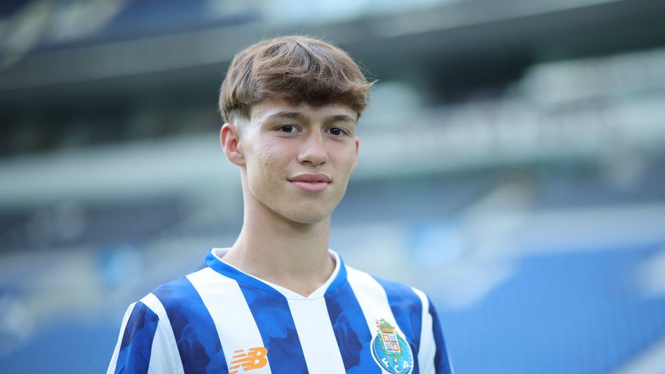 FC Porto segura promessa de 16 anos