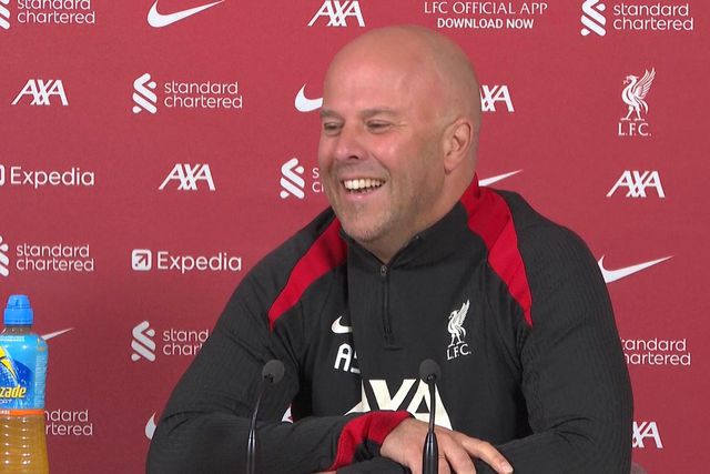 A piada de Slot que pode fazer 'tremer' o Man. City