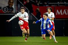 Souffian El Karouani em ação contra o FC Porto, na UEFA Europa League
