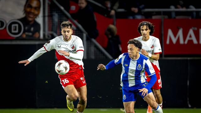 Souffian El Karouani em ação contra o FC Porto, na UEFA Europa League