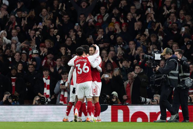 O Arsenal continua com cinco pontos de vantagem no topo da Premier League