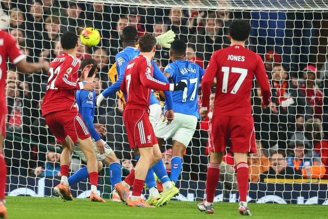 Liverpool volta a escorregar e pode ser ultrapassado pelo Man. United