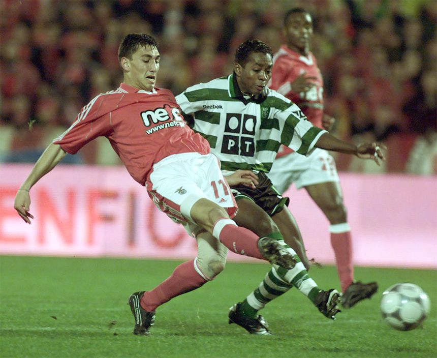 O primeiro golo de João Tomás no dérbi de há 25 anos (Foto: A BOLA)