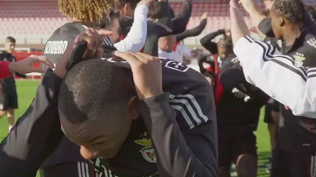 Campeões mundiais do Benfica continuam em festa