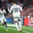 Vinícius Júnior e Kylian Mbappé celebram golo do Real Madrid