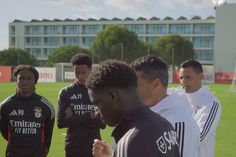 Equipa B do Benfica recebe três campeões mundiais