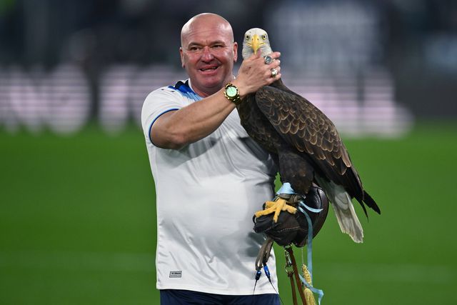 Juan Bernabé, com a águia Olimpia, era o falcoeiro da Lazio, até ser despedido devido a vídeo polémico