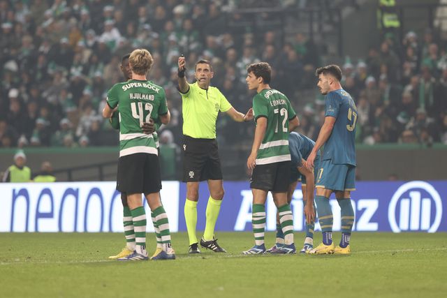 Houve mesmo falta de Quaresma sobre João Mário no Sporting-FC Porto?