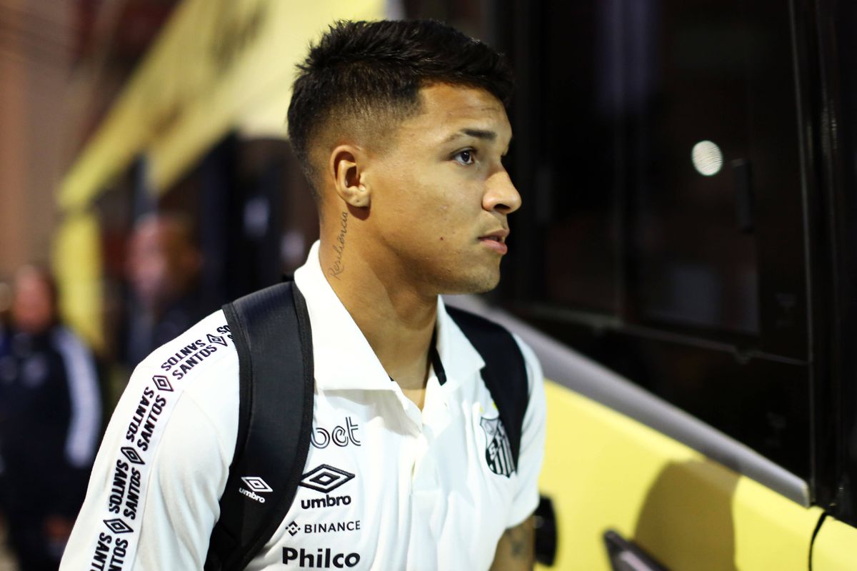 Marcos Leonardo Arrives in Lisbon to Sign for Benfica: Contract Signing and Medical Examination Protocol Follow