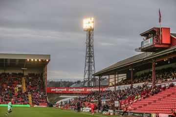 Um clube já não chega: algumas notas sobre League One e League Two