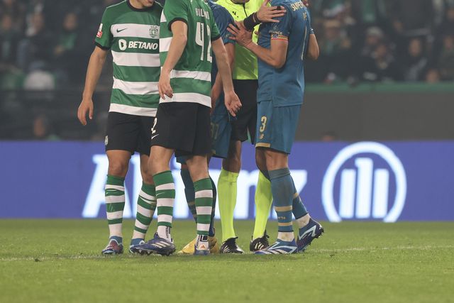 Os áudios do VAR sobre a expulsão de Pepe no Sporting-FC Porto