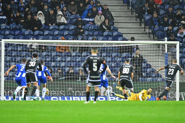 Os áudios do VAR no penálti do Casa Pia frente ao FC Porto