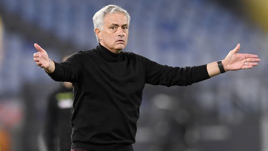 Mourinho: «Parece-me ridículo justificar-me. Se há exemplo de profissionalismo, sou eu»