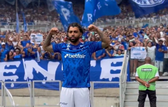 Ex-Benfica solta palavrão na apresentação do Cruzeiro