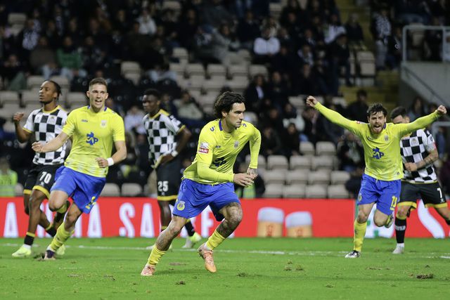 Arouca dá prova de vida no Bessa