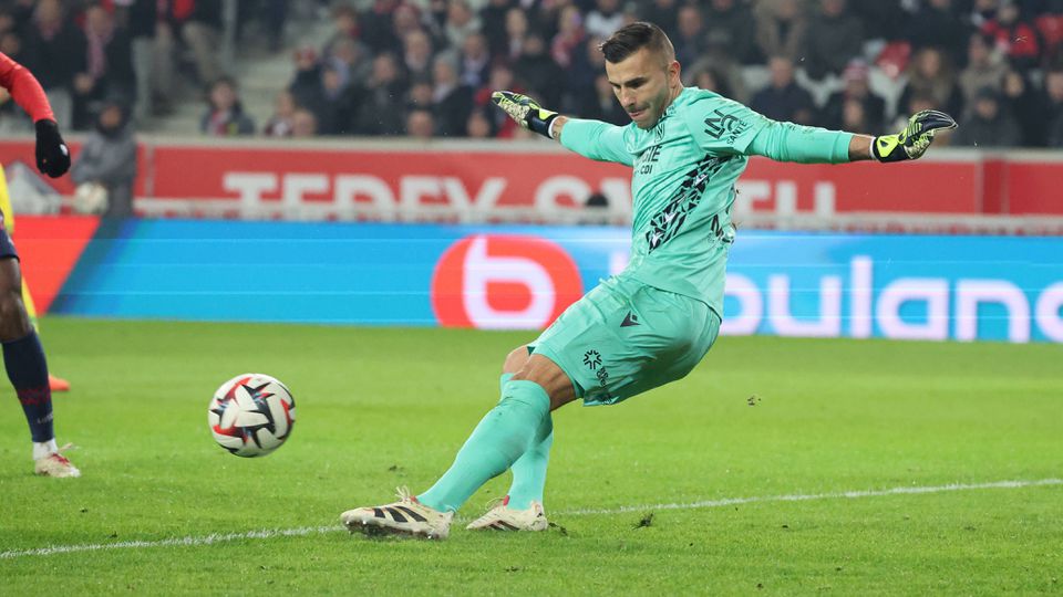 Anthony Lopes estreia-se com um empate em Lille e Lyon aproveita