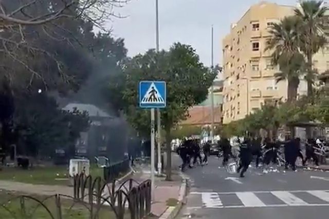 Batalha campal antes do jogo! Ultras de At. Madrid e Marbella em confrontos graves