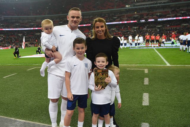 «O futebol afasta-o de problemas»: mulher de Rooney «devastada» com despedimento