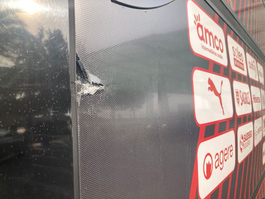 FOTOS: as imagens dos estragos no autocarro do SC Braga, apedrejado em Lisboa