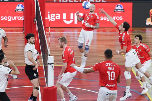 Benfica vence Académica de São Mamede e lidera à condição