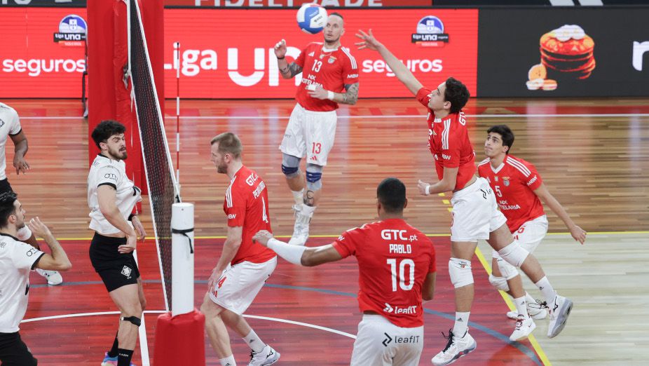 Benfica vence Académica de São Mamede e lidera à condição