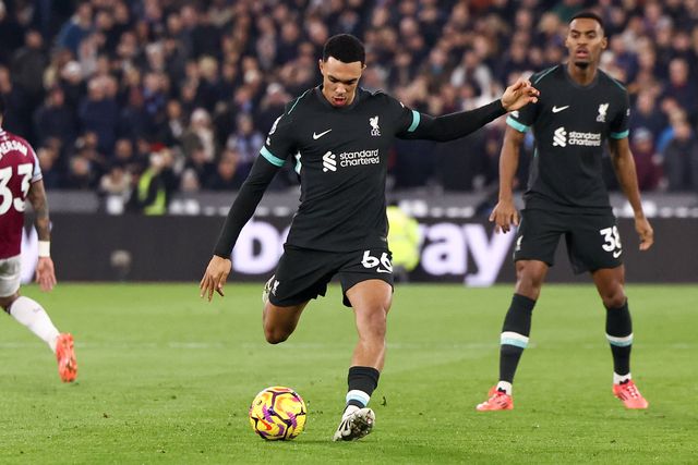 Trent Alexander-Arnold ao serviço do Liverpool