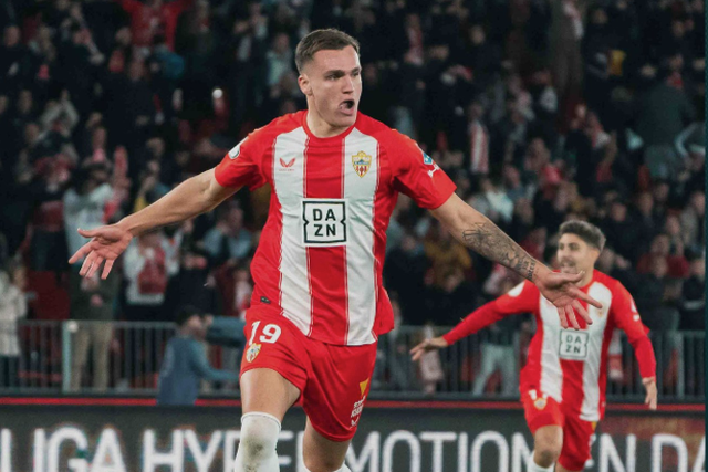 Como se diz 'tomba gigantes' em espanhol? Maximiano goleia Sevilha da Taça