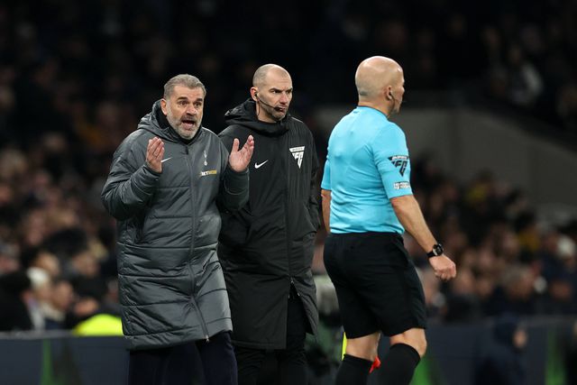 Postecoglou visa arbitragem após derrota do Tottenham: «Nunca estive tão zangado na minha carreira»
