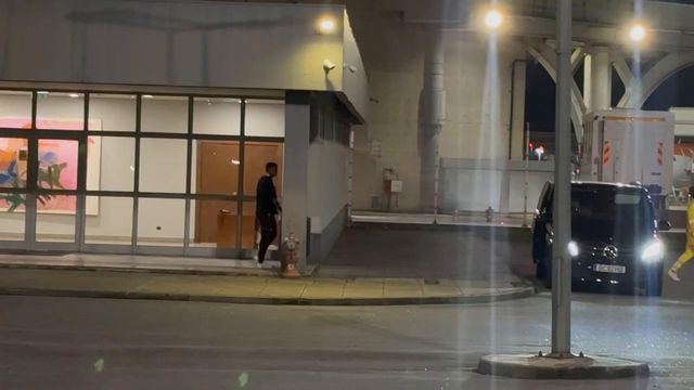 FC Porto: Thiago Silva acena à saída do Aeroporto Francisco Sá Carneiro