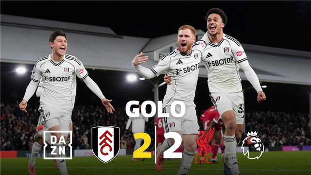 Golo inacreditável aos 90+7' prolonga calvário do Liverpool