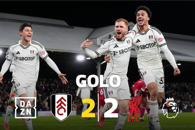 Golo inacreditável aos 90+7' prolonga calvário do Liverpool