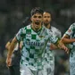 Dinis Pinto, lateral-direito do Moreirense, falha a receção ao Tondela - Foto: A BOLA