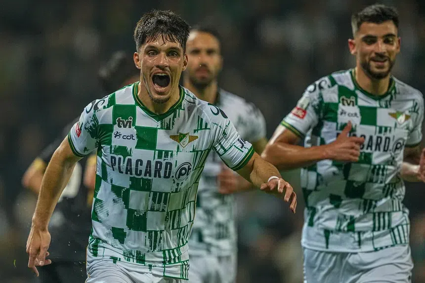 Dinis Pinto, lateral-direito do Moreirense, soma 22 jogos na presente temporada - Foto: A BOLA