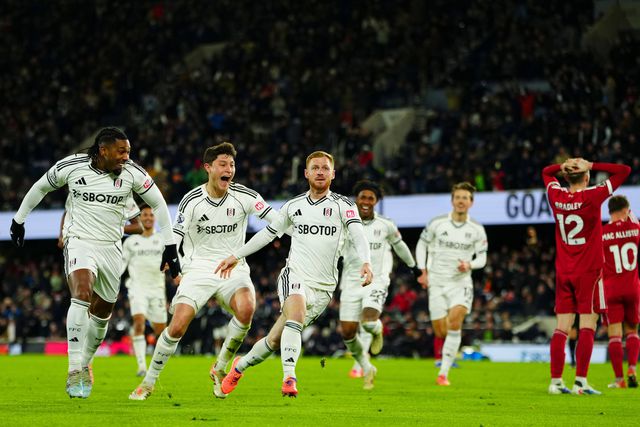 Reed festeja golaço apontado frente ao Liverpool na compensação