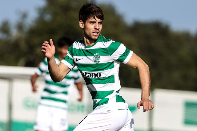 Daniel Bragança em ação no jogo com o Ac. Viseu (1-2) em Alcochete - Foto: SPORTING CP