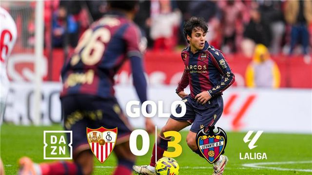 Carlos Álvarez (lembras-te, Benfica?) marca, não festeja e é aplaudido pelos adversários