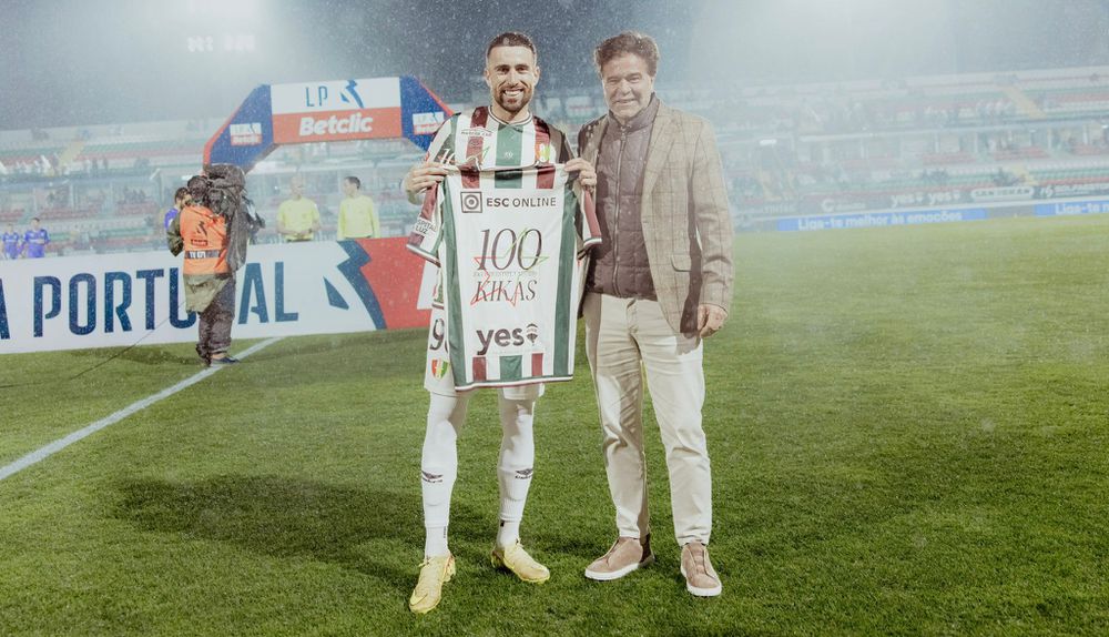 Paulo Lopo, presidente da SAD dos estrelistas, fez questão de assinalar a efeméride de Kikas - Foto: Estrela da Amadora