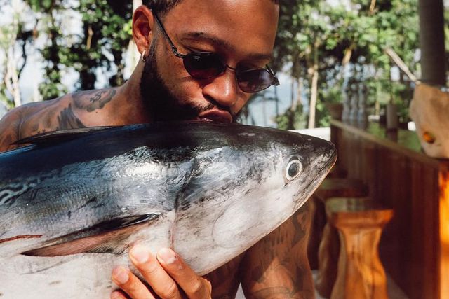 Memphis Depay mostra as férias: do beijo num peixe à camisola de Ronaldo (fotos)