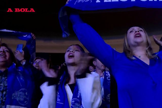 Coliseu do Porto enche para apoiar Pinto da Costa