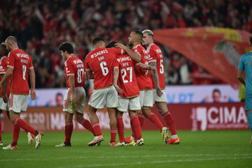 Benfica derrota Gil Vicente por 3-0 e salta para a liderança à condição