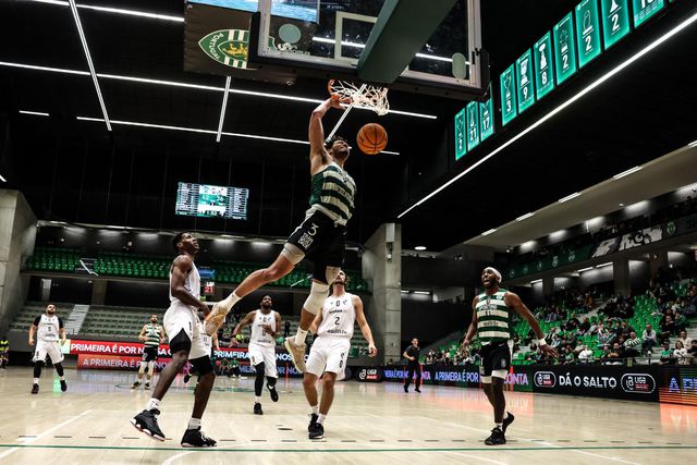 Sporting vence e pressiona Benfica e FC Porto antes do clássico