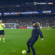 Vídeo: Polícia Nacional homenageada antes do dérbi de Madrid