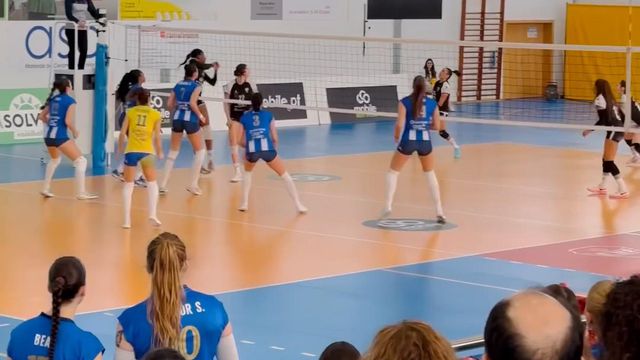 Enquanto Pinto da Costa apresenta candidatura, Villas-Boas foi ver o voleibol feminino
