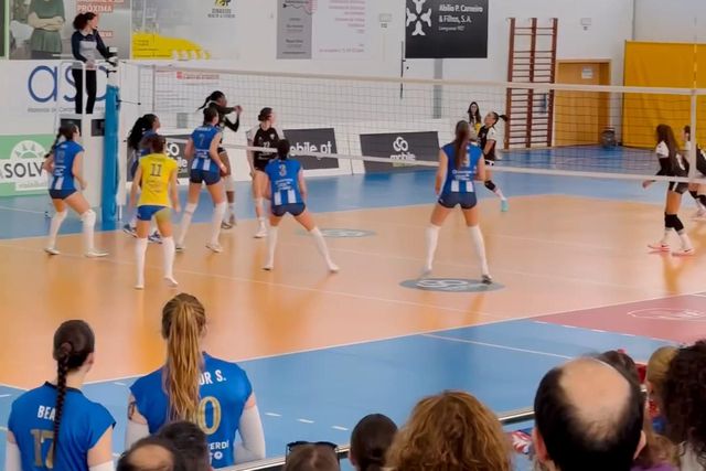 Enquanto Pinto da Costa apresenta candidatura, Villas-Boas foi ver o voleibol feminino