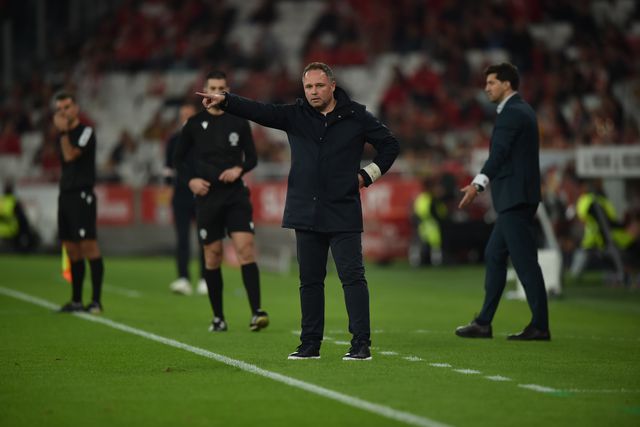 Vítor Campelos: «Quando tapamos um lado da cama, destapamos o outro...»